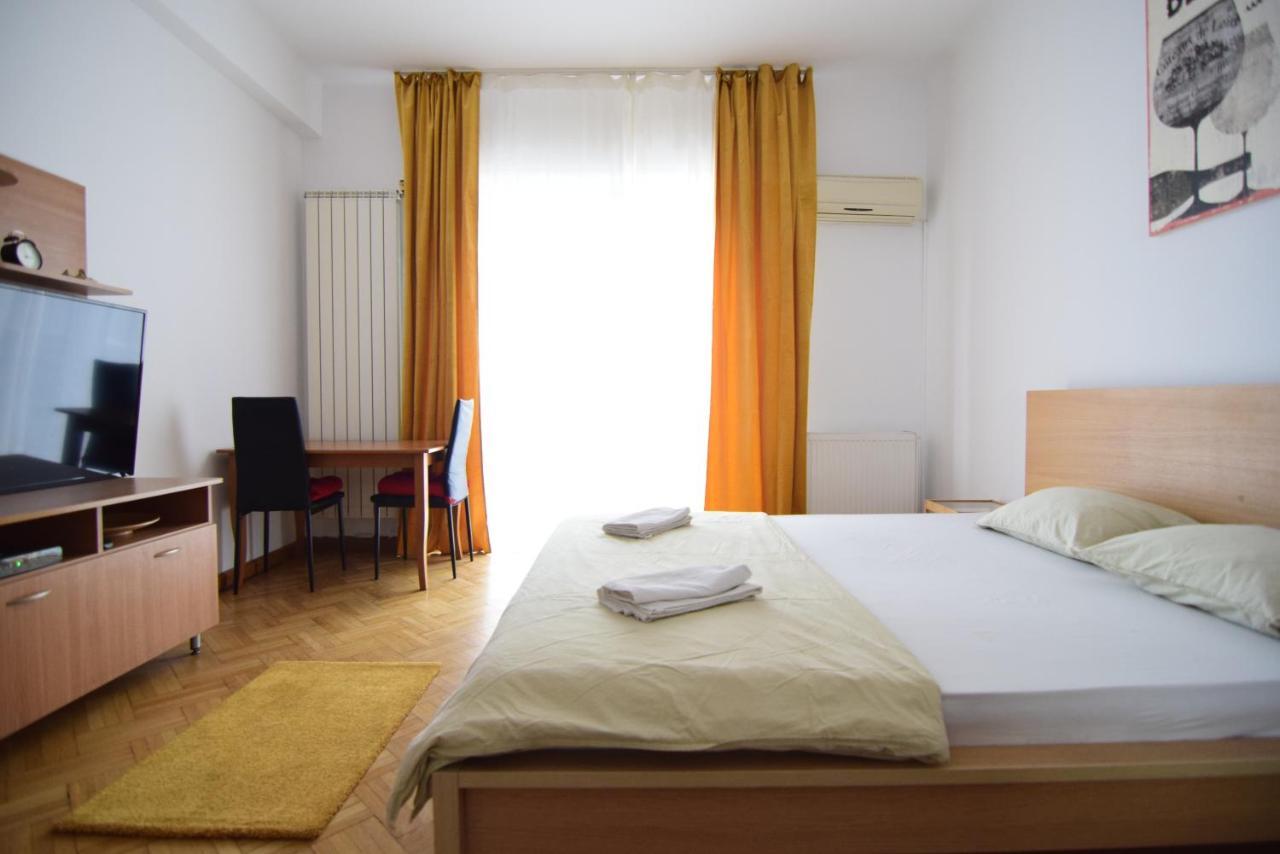 Resedinta Lui Calin - Calea Victoriei Near Royal Palace Bukarest Exteriör bild